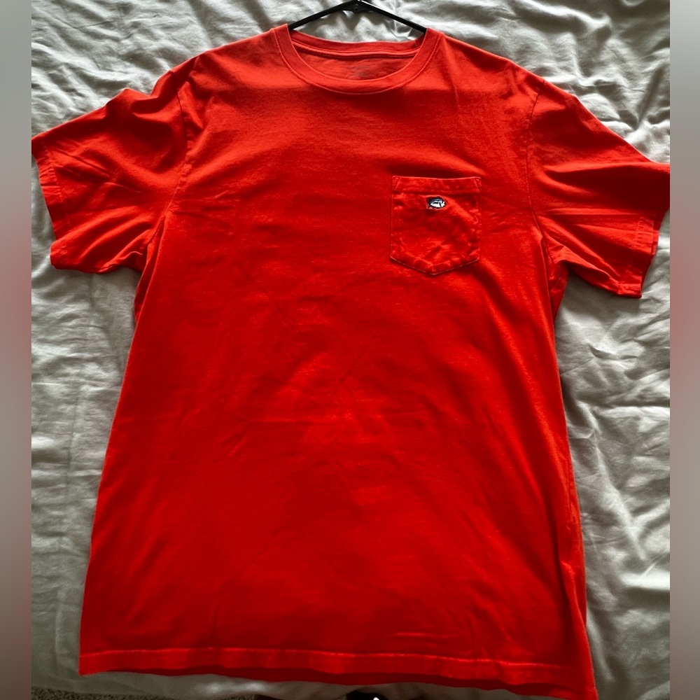 L Vineyard Vines t shirt